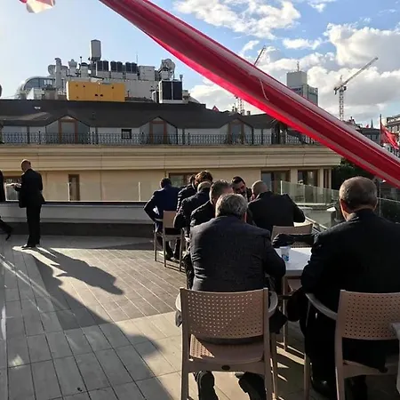 Ilksan Taksim בית הארחה *