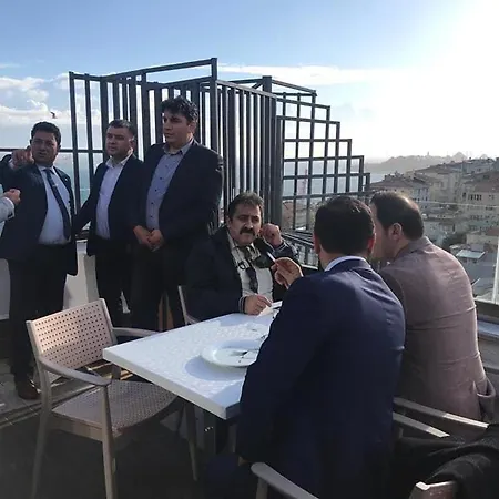 Ilksan Taksim בית הארחה *